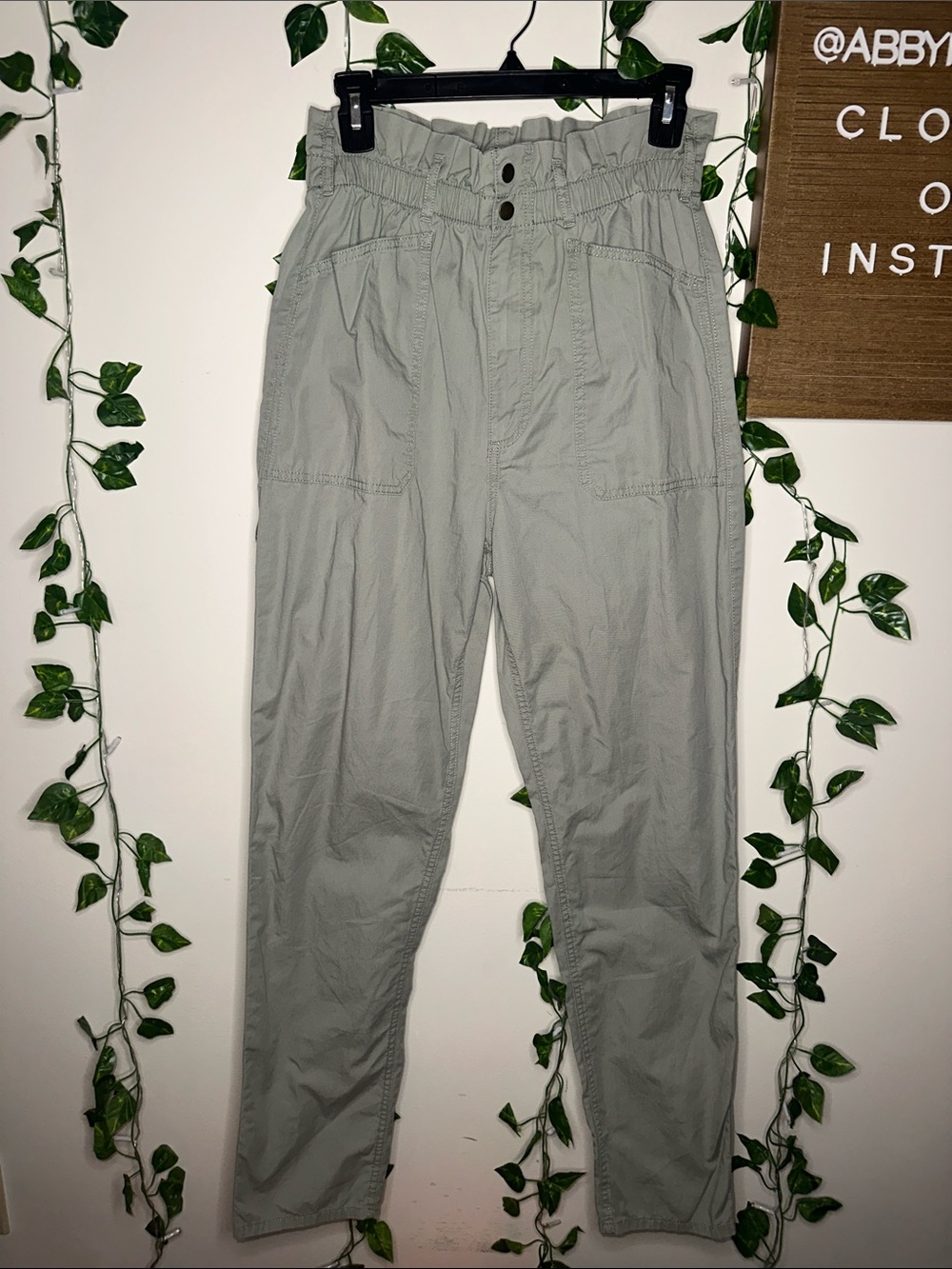 Abercrombie & Fitch High Rise Straight Leg Khahki Cargo Style Pants Green
